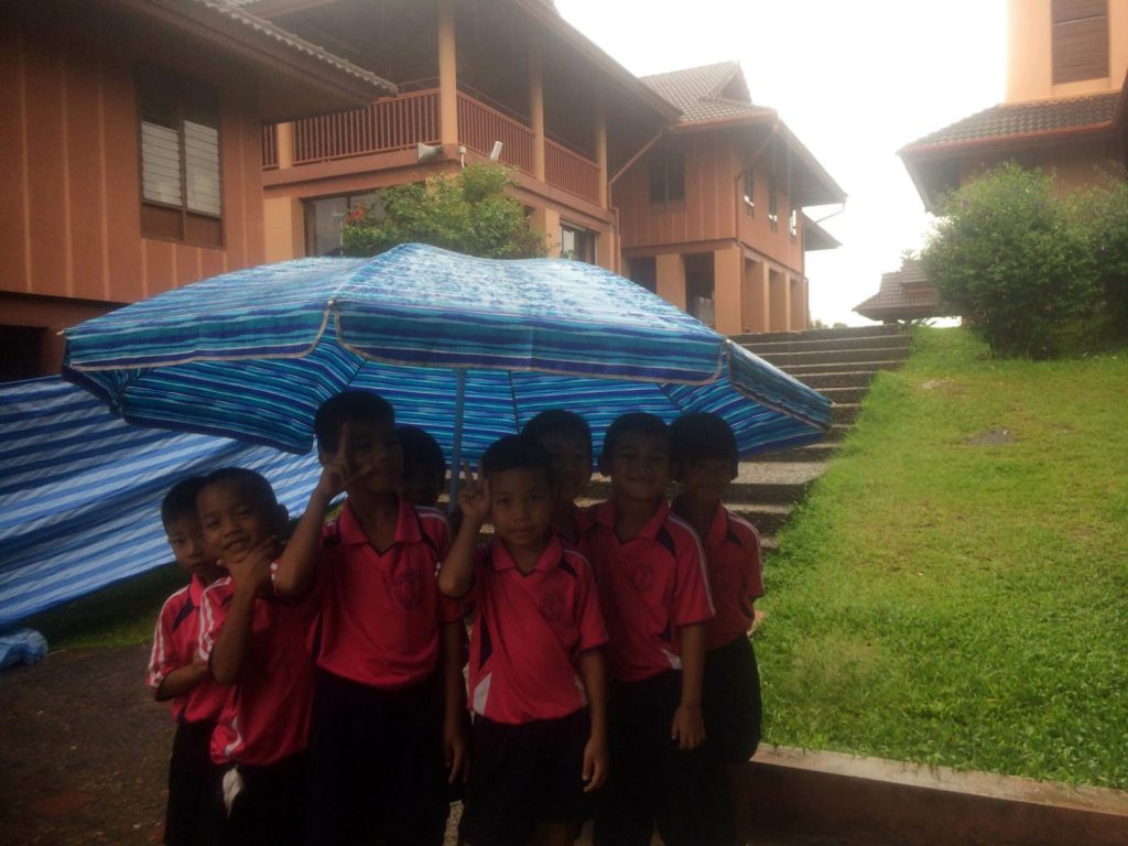 When raining, groups of children can use large umbrellas when walking to their classrooms.
